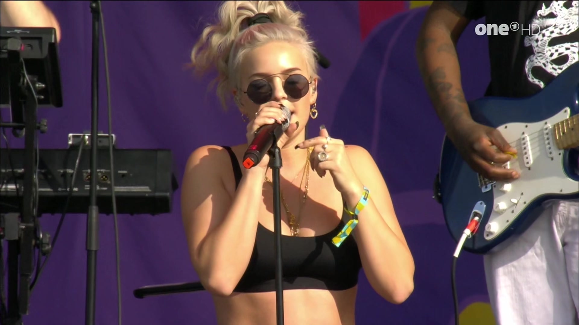 [图]Anne-Marie - Ciao Adios (Lollapalooza Berlin Festival 2017)