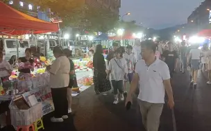 下载视频: 义乌柳青夜市，13万的摊位费，趋之若鹜！话说理发居然涨到12块了