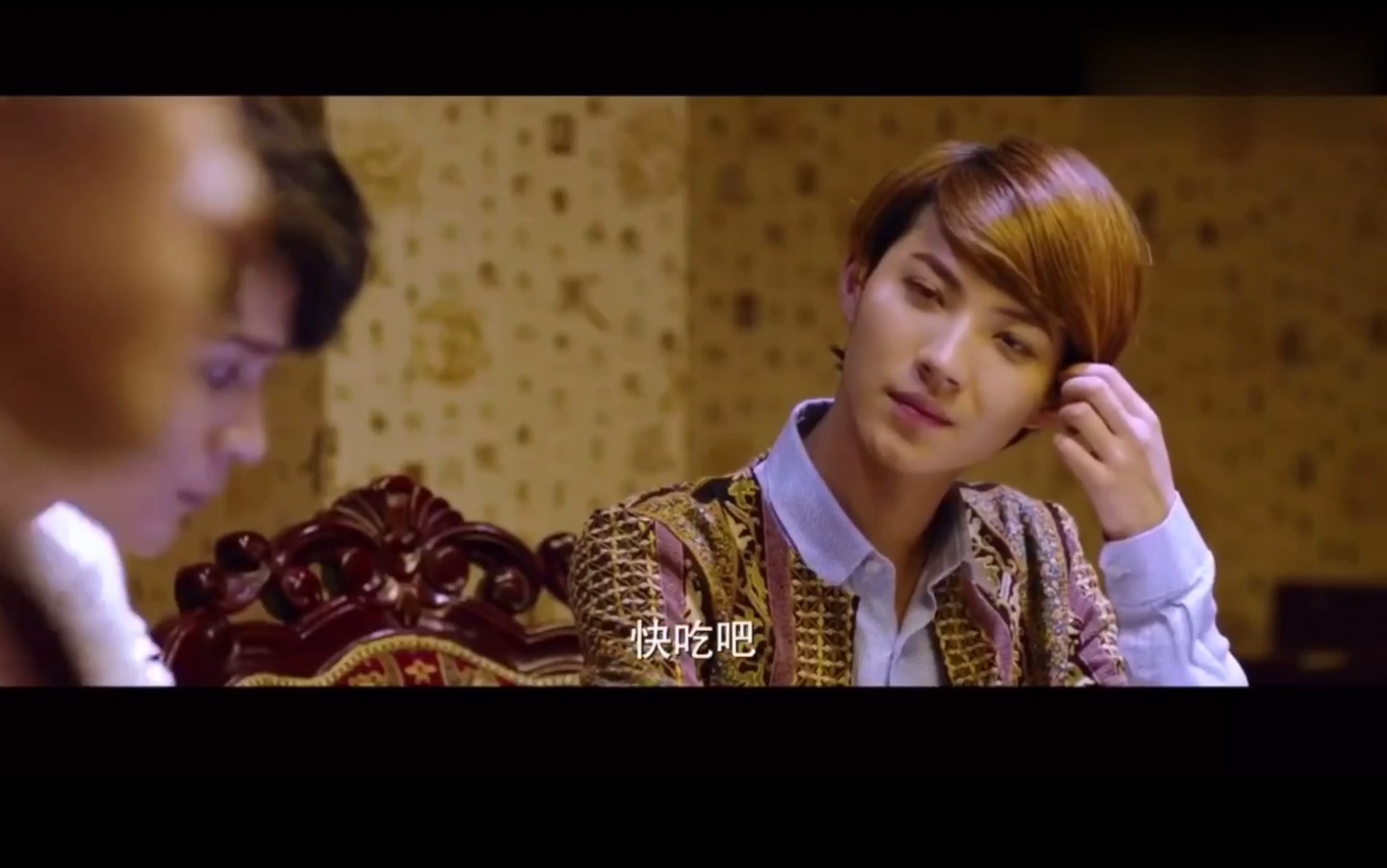 【盛势】六人聚会,李真真一个劲得盯着袁纵,妖儿和彭泽开始坐不住了