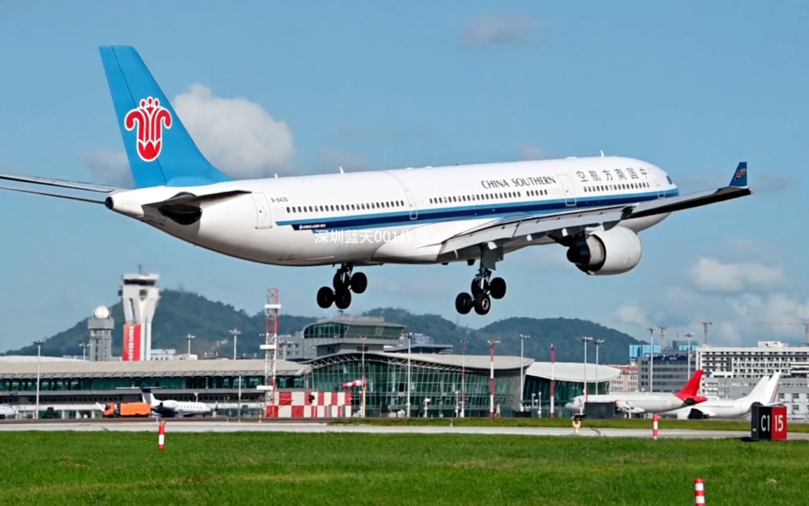 南航a330在一跑15头优雅降落.