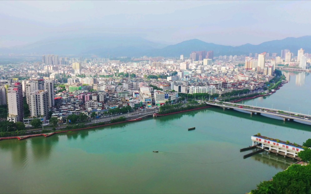 东江_新丰江交汇泾渭分明