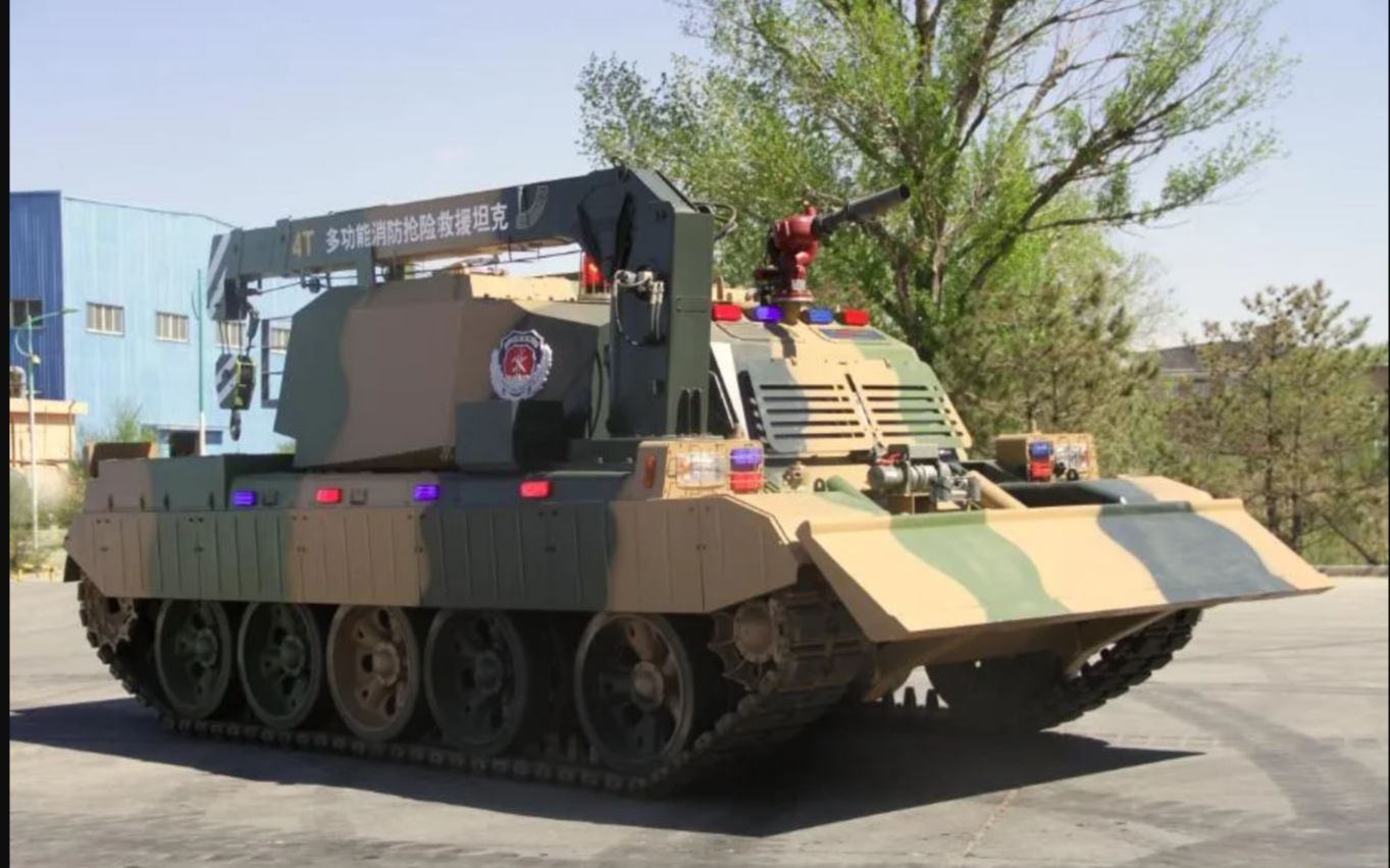 消防坦克助力四川花炮厂燃爆事故现场灭火救援