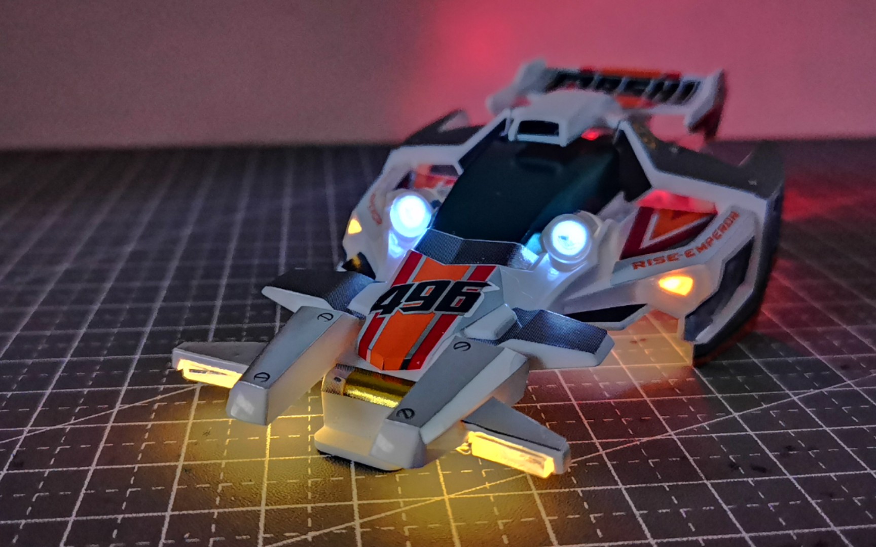 【迷你四驱车】点亮灵魂,新皇帝号加灯!