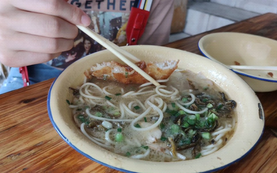 【美食】荆州的大连面,鳝鱼猪肉鸡丝面,有点小贵早餐,跑步俯卧撑之余