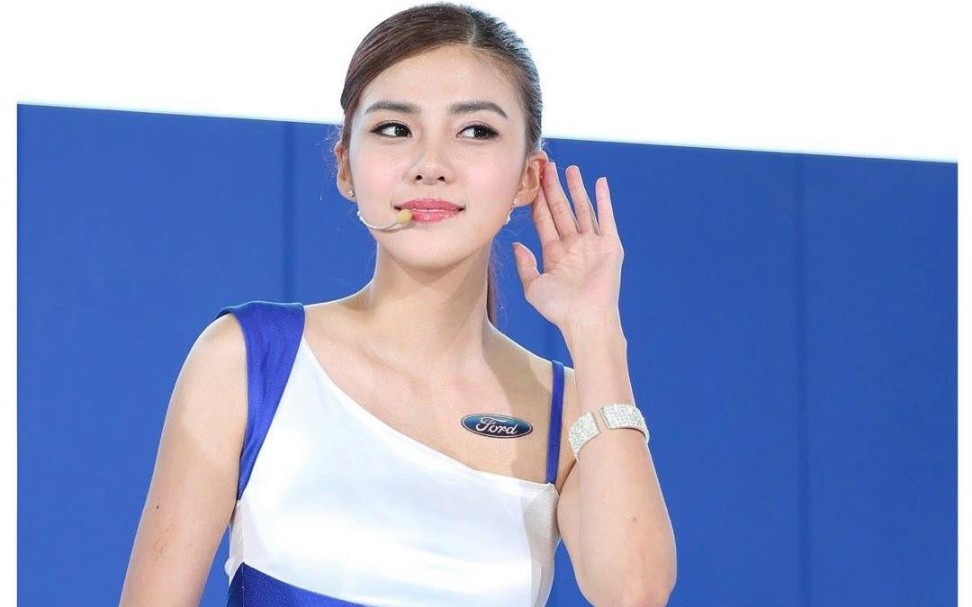 弯弯车模吴采臻