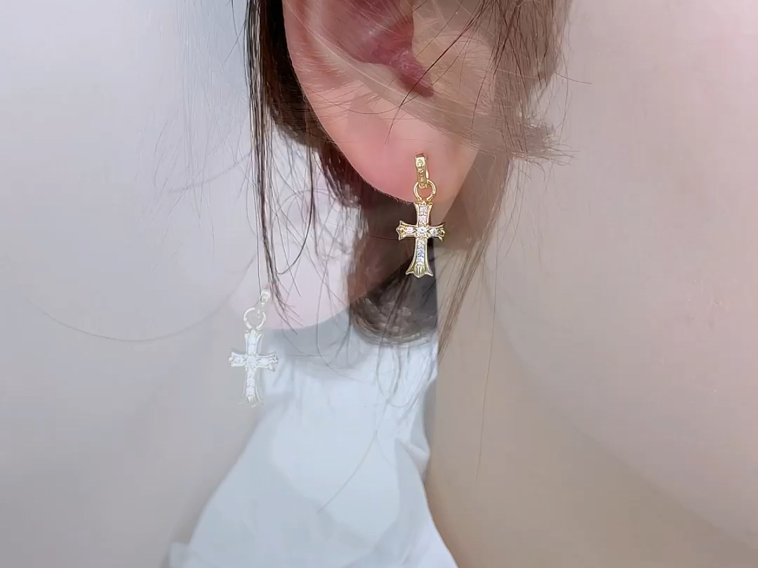 十字架7715黄金钻石耳钉|克罗心十字架是现今基督教的标志,代表着