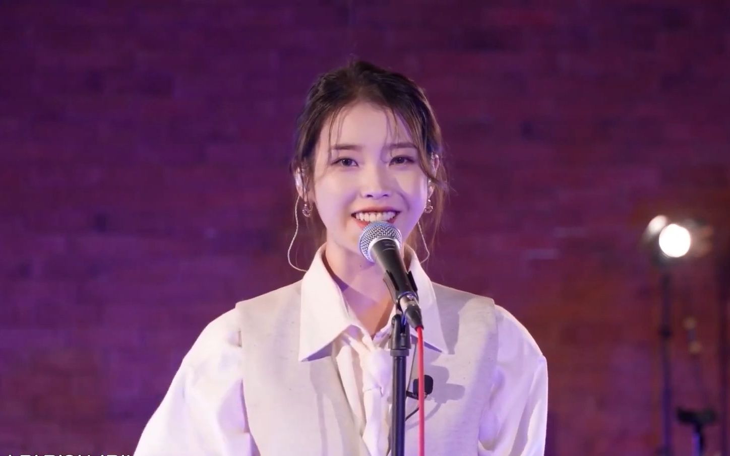 iu【李知恩】《ah puh》 mv版~~笑得真甜