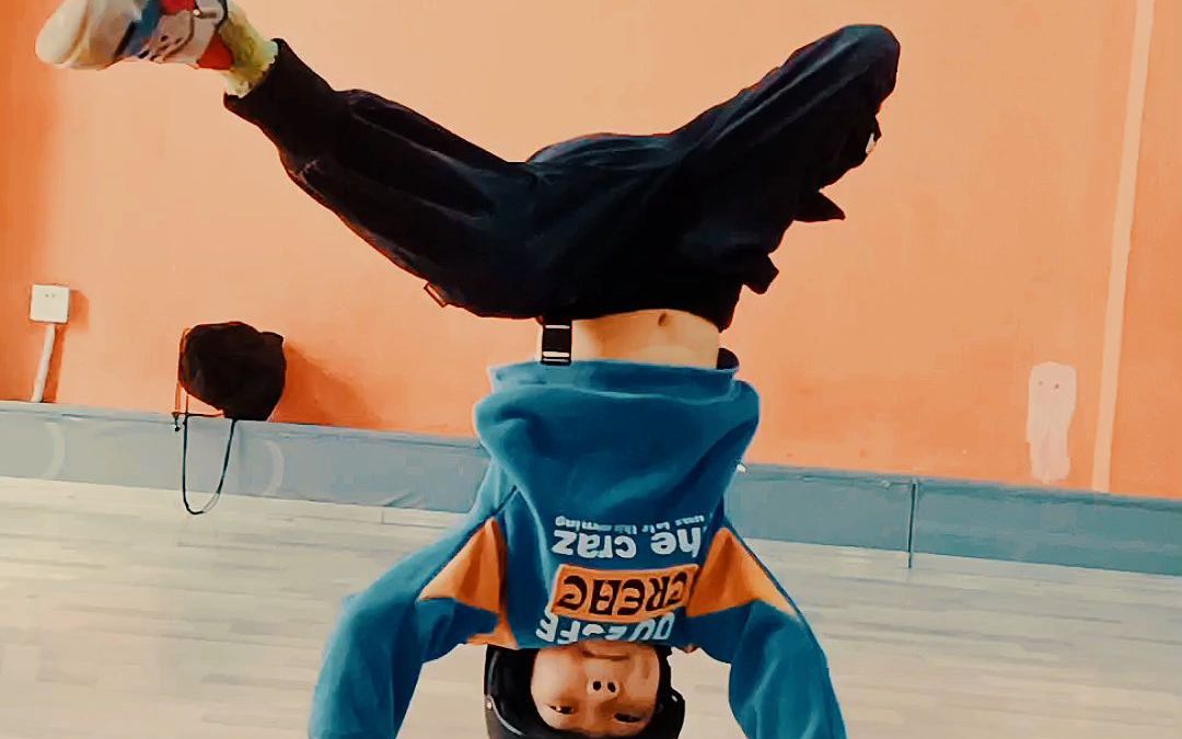 少儿街舞breaking成长记 头转突破记录_哔哩哔哩_bilibili