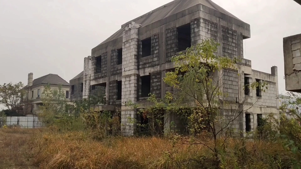 武汉发现300多栋烂尾楼别墅群废弃多年无人看管你敢去住吗