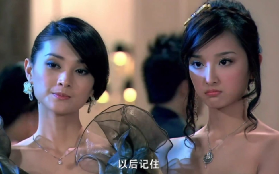 楚雨荨惊艳出席舞会,却被女配嘲讽穿旧礼服
