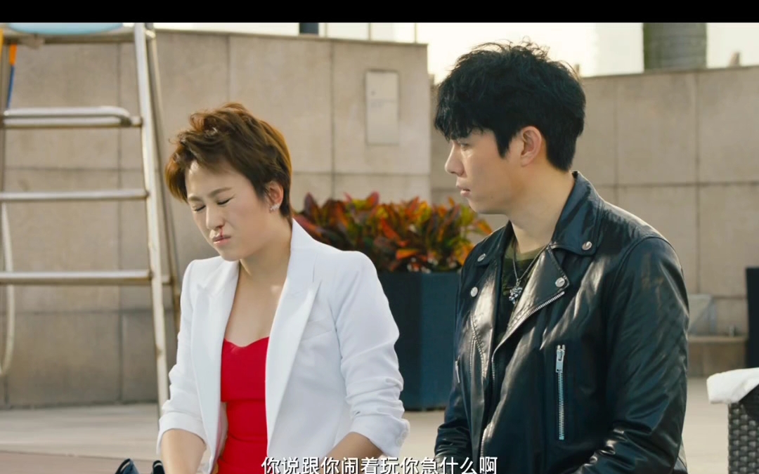 艾伦欺负马丽,被马丽用电棍电懵了!