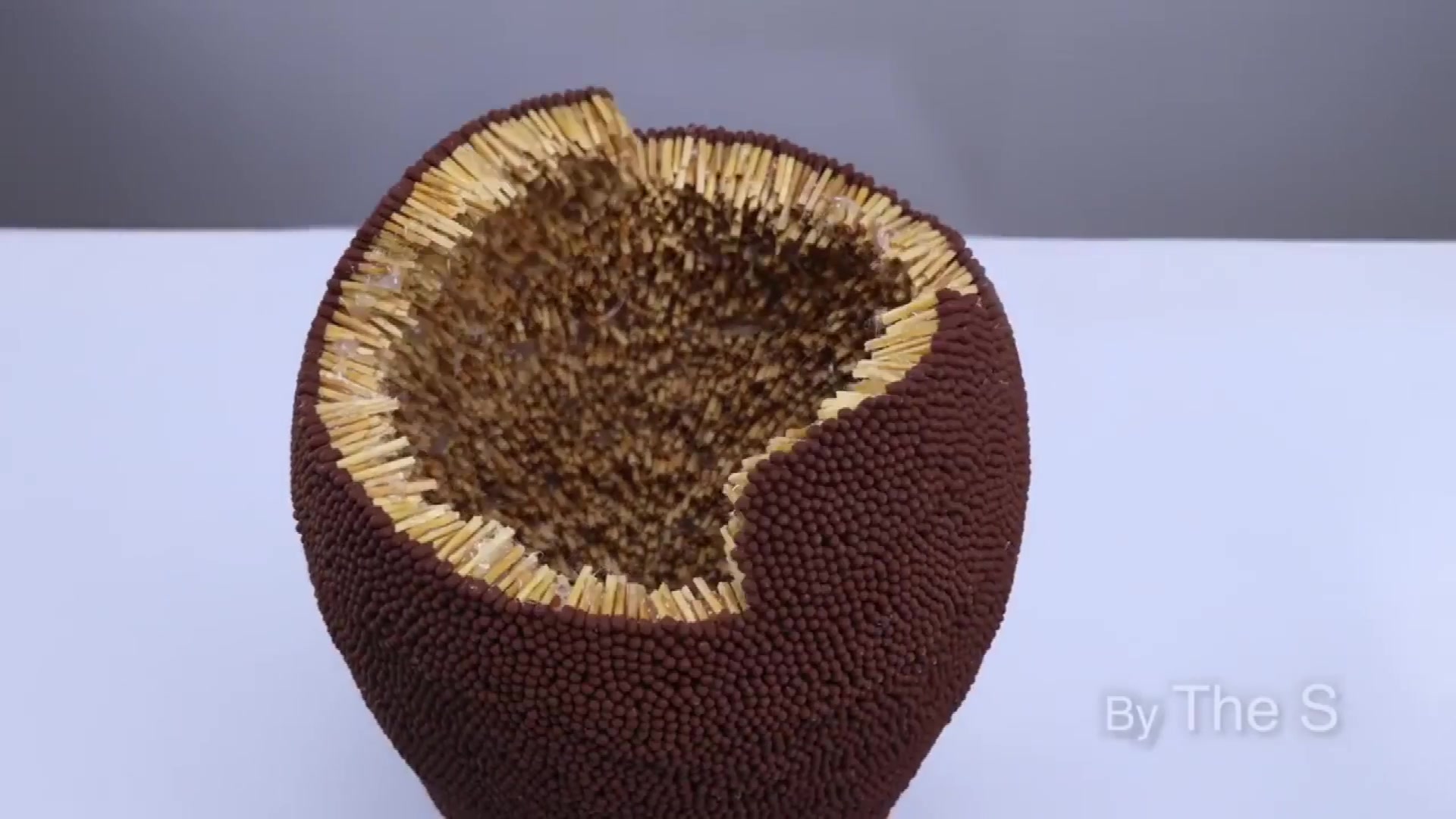 5万根火柴拼出来的"大炮",一旦将它点燃会怎么样?