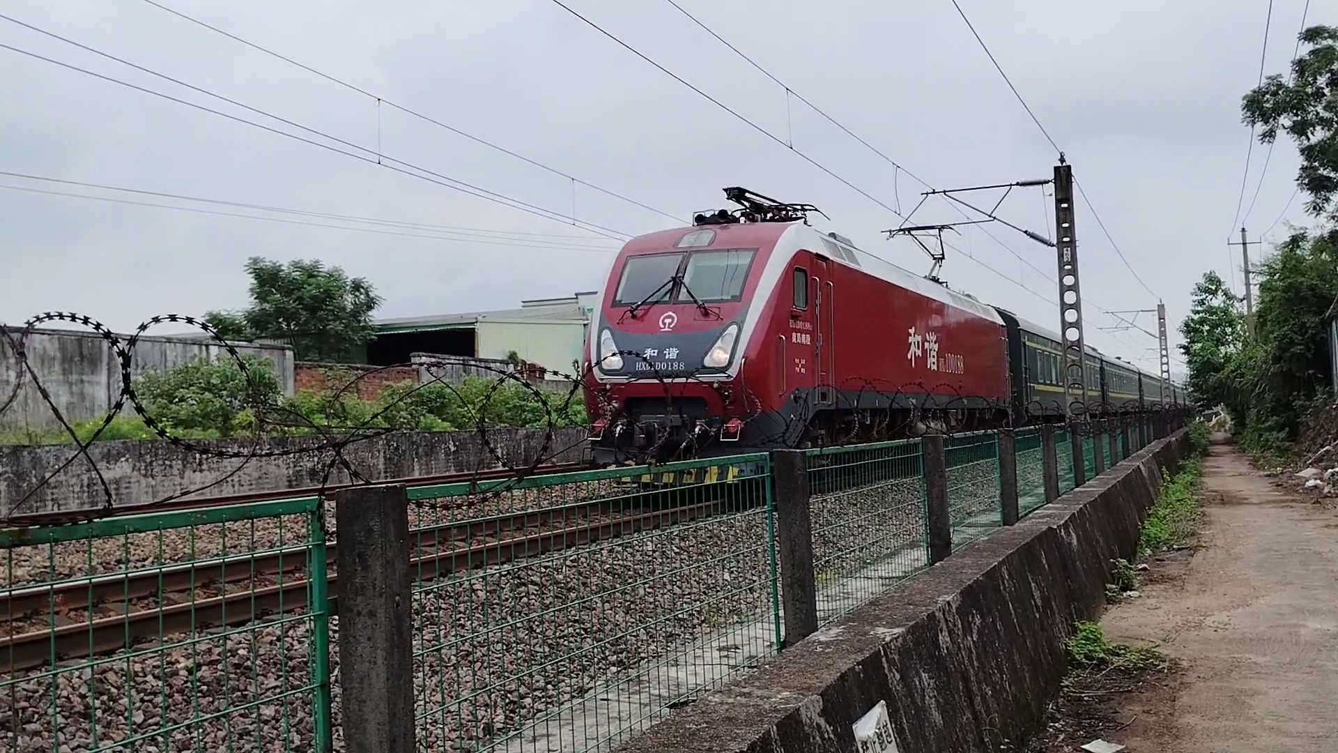 枣子,好次(≧▽≦)〕京九铁路南局南段hxd1d-0188牵引k1311(西宁