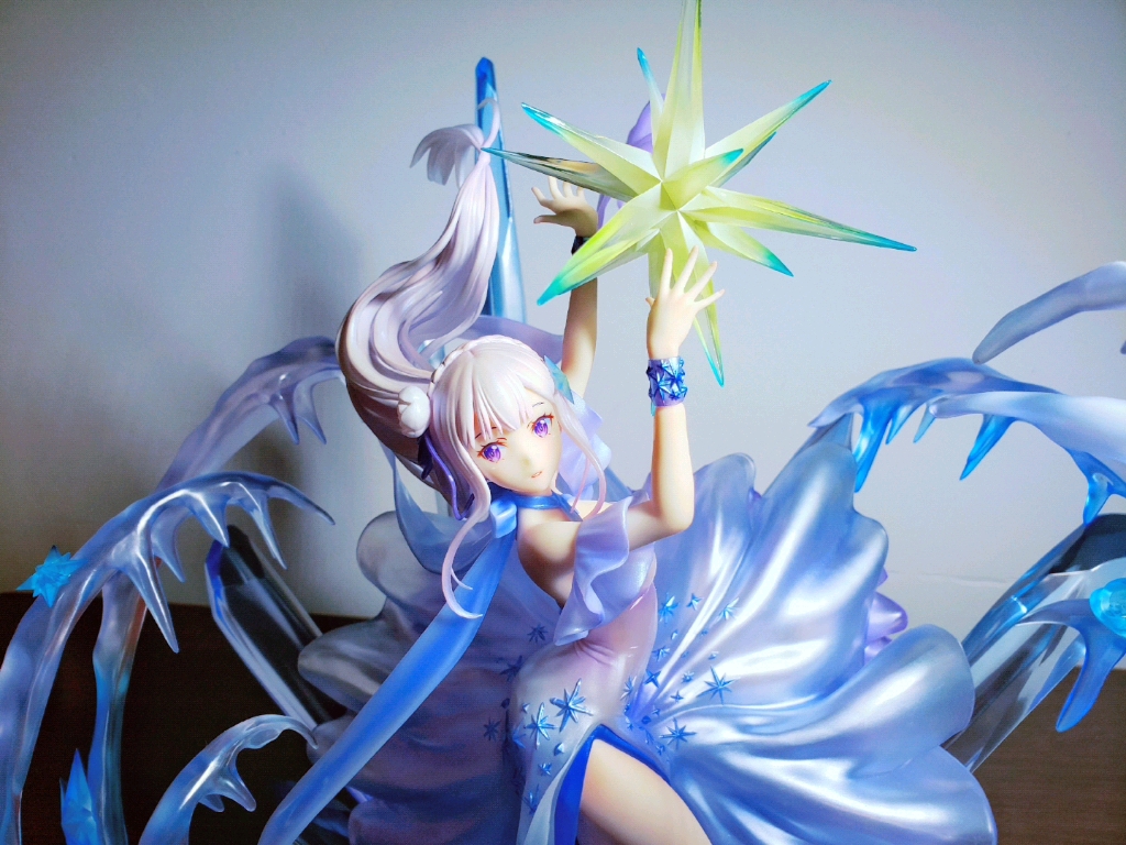 艾米莉亚水晶礼服展示