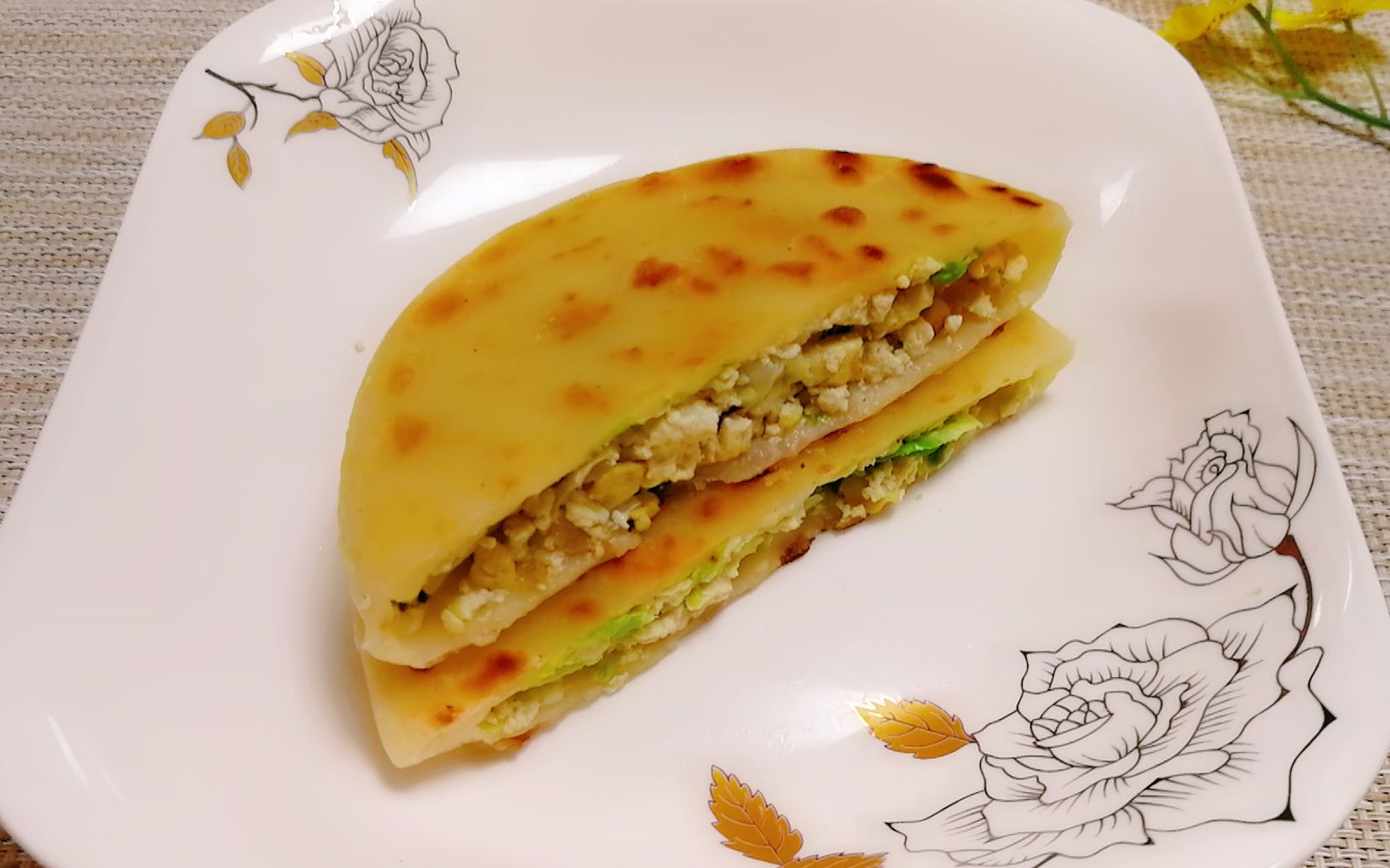 外酥里嫩的豆腐馅饼,吃的直流口水