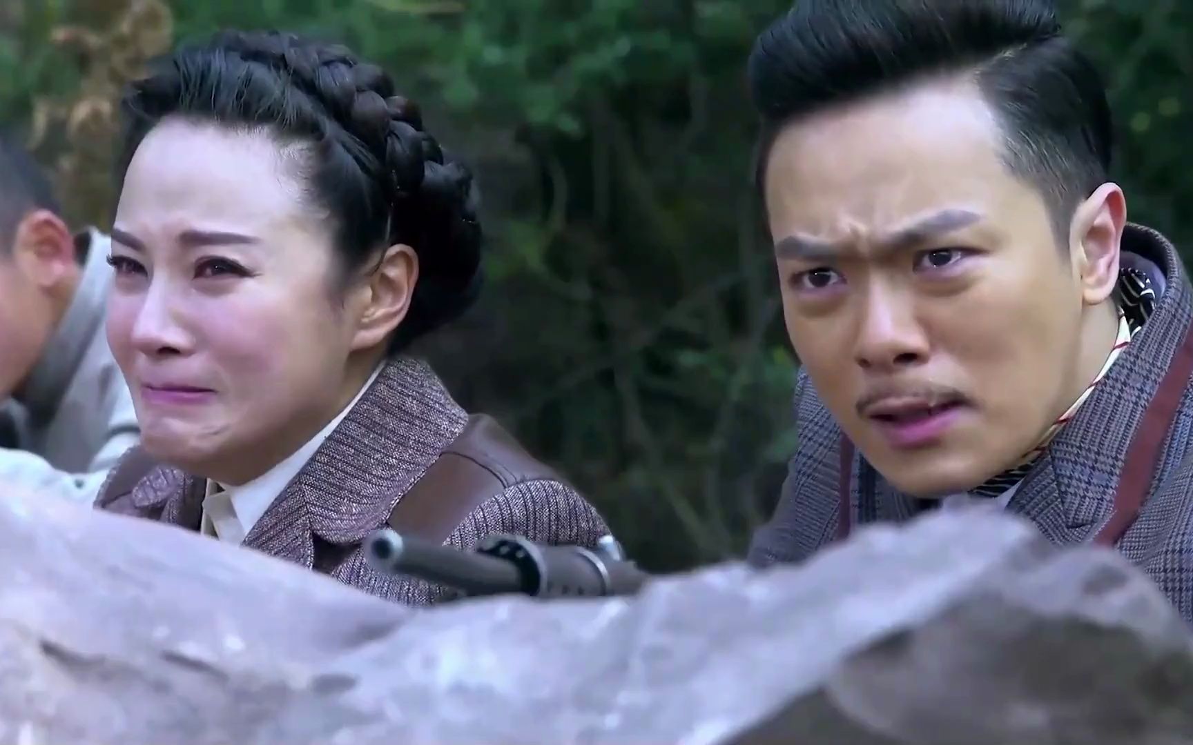 追剿:兄妹将小日本带入包围圈,边跑边喊打死小日本,真勇敢