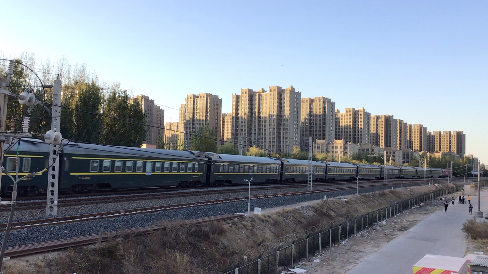 夕阳下 z186次深圳——沈阳北京九线380.