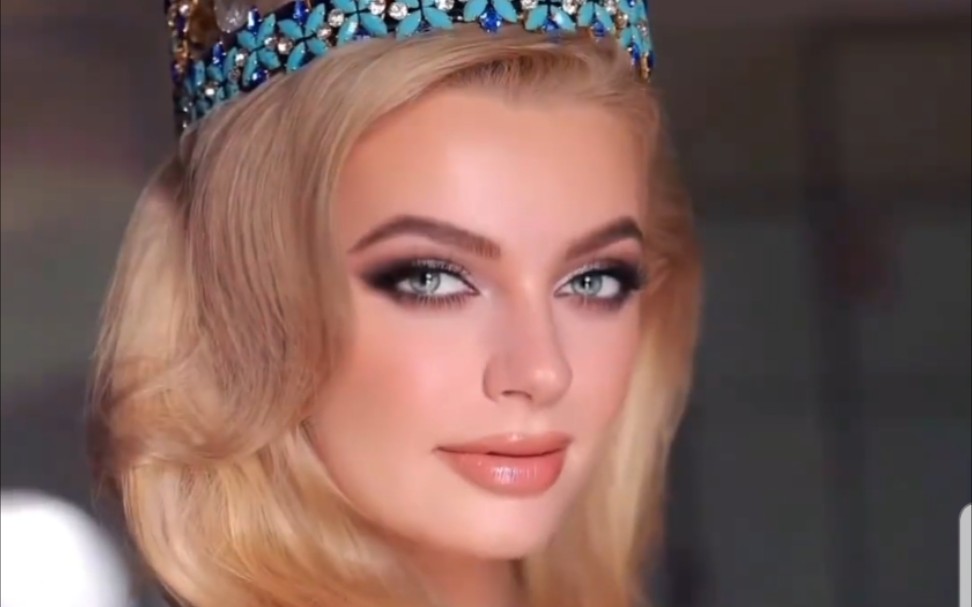 【选美】2021年度世界小姐冠军波兰小姐karolina bielawska_哔哩哔哩