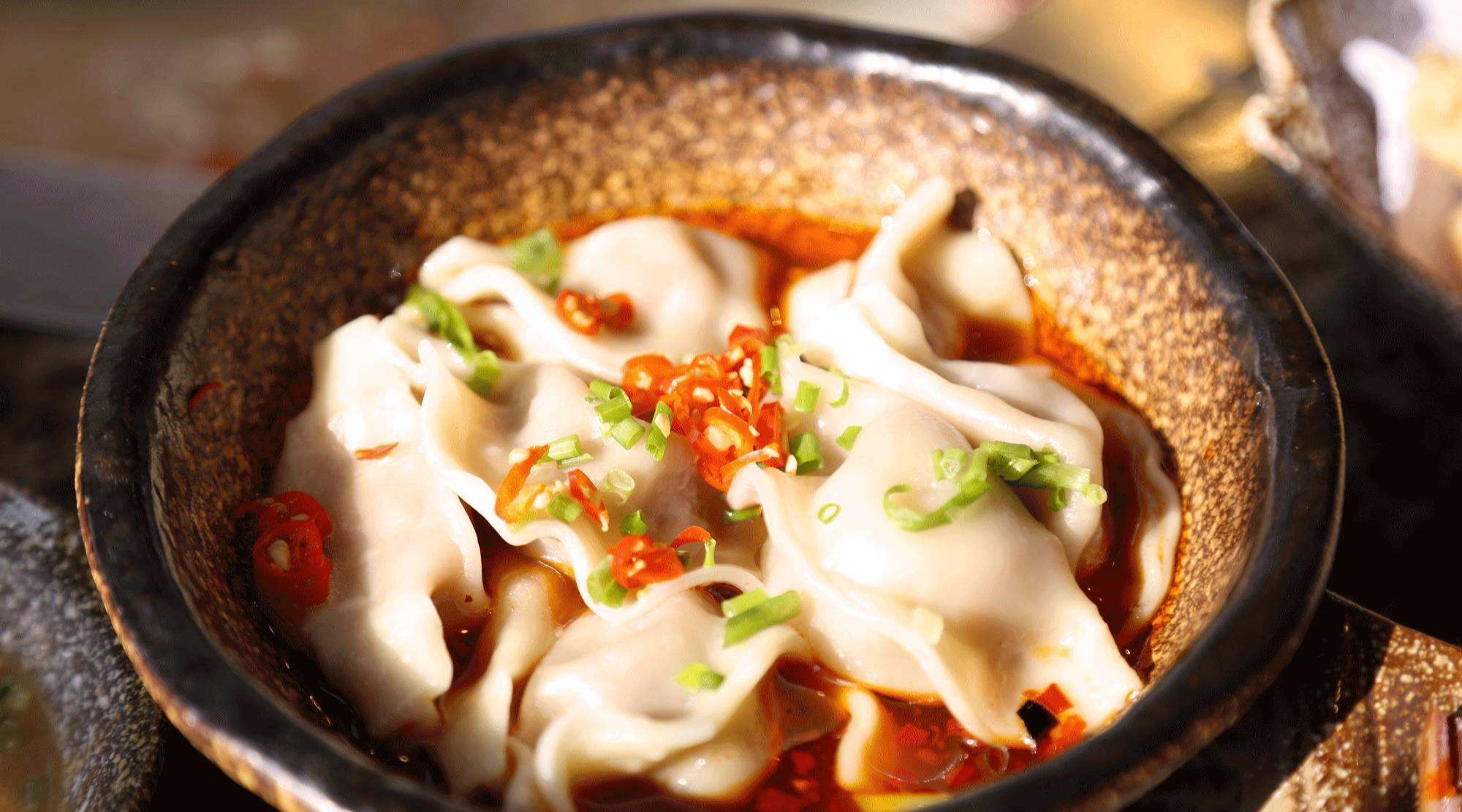 正宗的成都钟水饺是什么口味?重红油却不是红油水饺_哔哩哔哩_bilibil