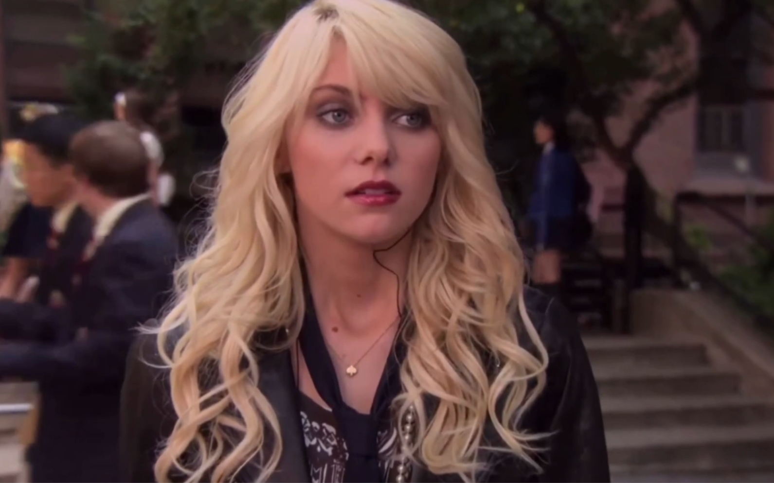 gossip girl|野心勃勃的金发叛逆女孩queen j