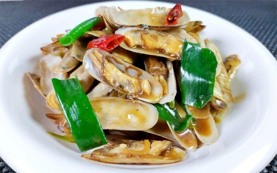 大厨教你葱姜炒蛏子,不需要过多的调料,保留原汁原味,汁鲜味美
