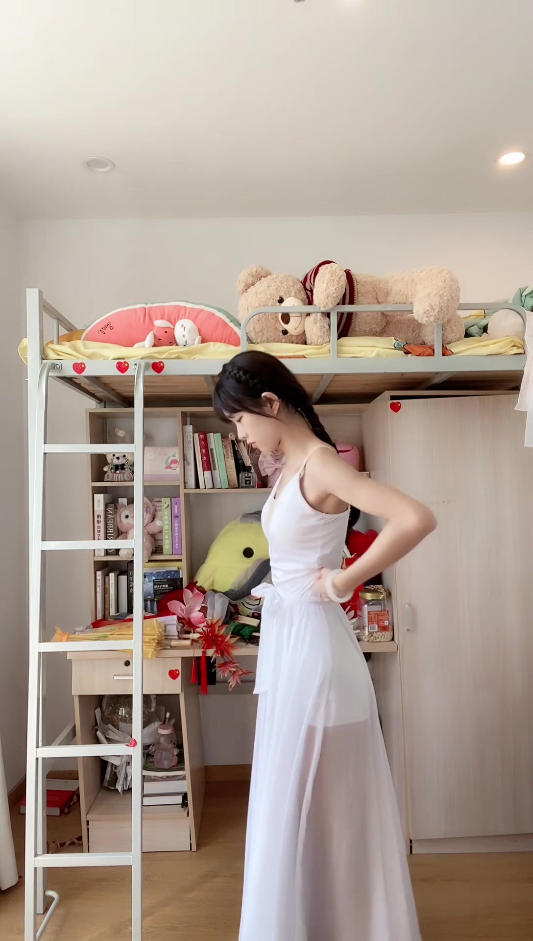 小穗子 00后学生女,宿舍跳舞. 2023-03-14 录播