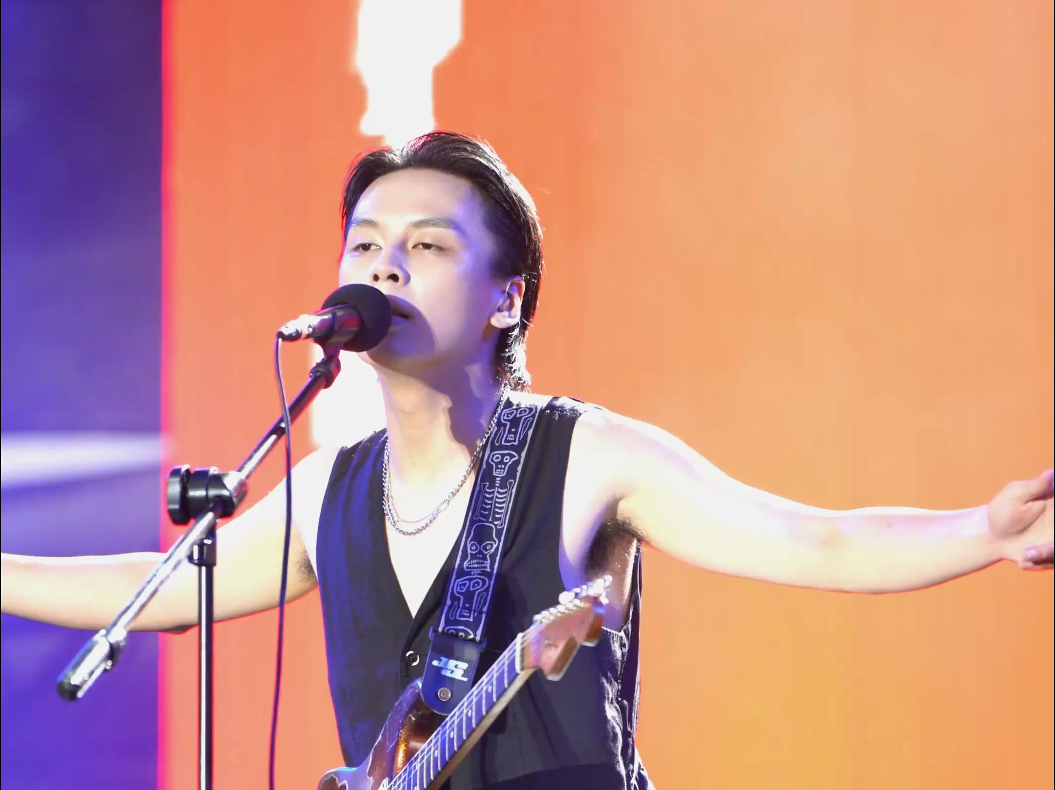 点击就看海皮威尔主唱对你邪魅一笑