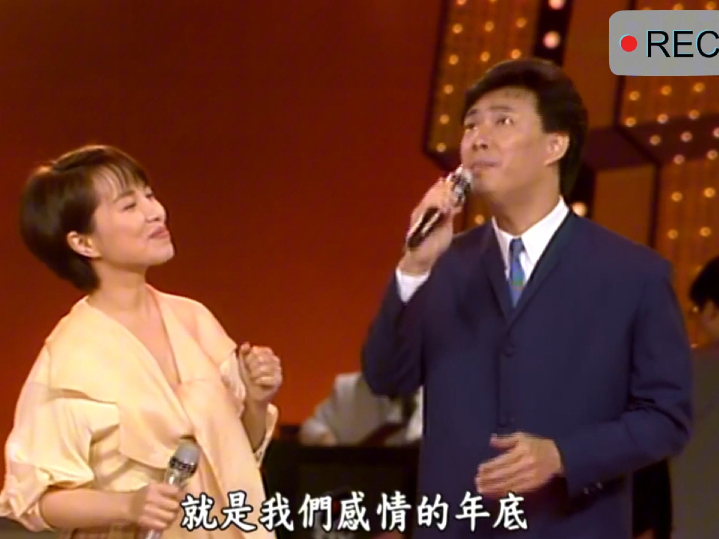 与巫启贤,陈雷,董至成相比,叶瑷菱最中意费玉清