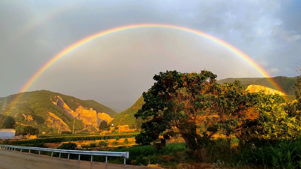 [图]真是阳光总在风雨后，乌云上会有晴空