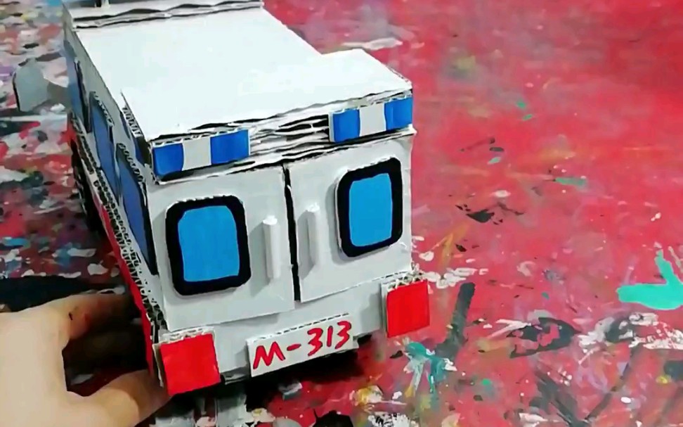 活动作品环保手工救护车