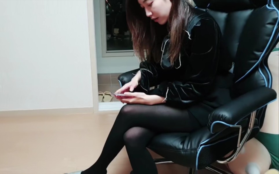 虎牙ivy好声音韩国时期和李俊弹唱带你看看穿黑丝的好兄弟