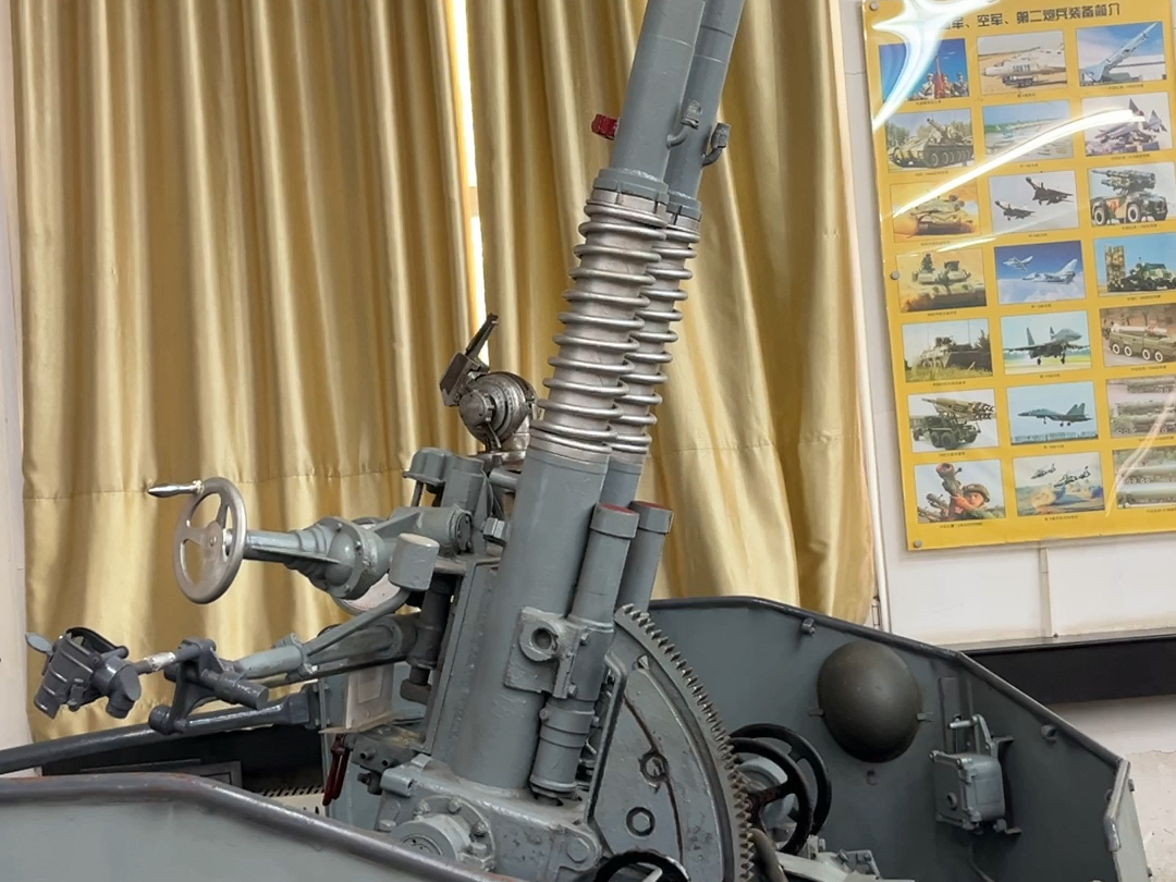 海大的高炮(61式37炮)