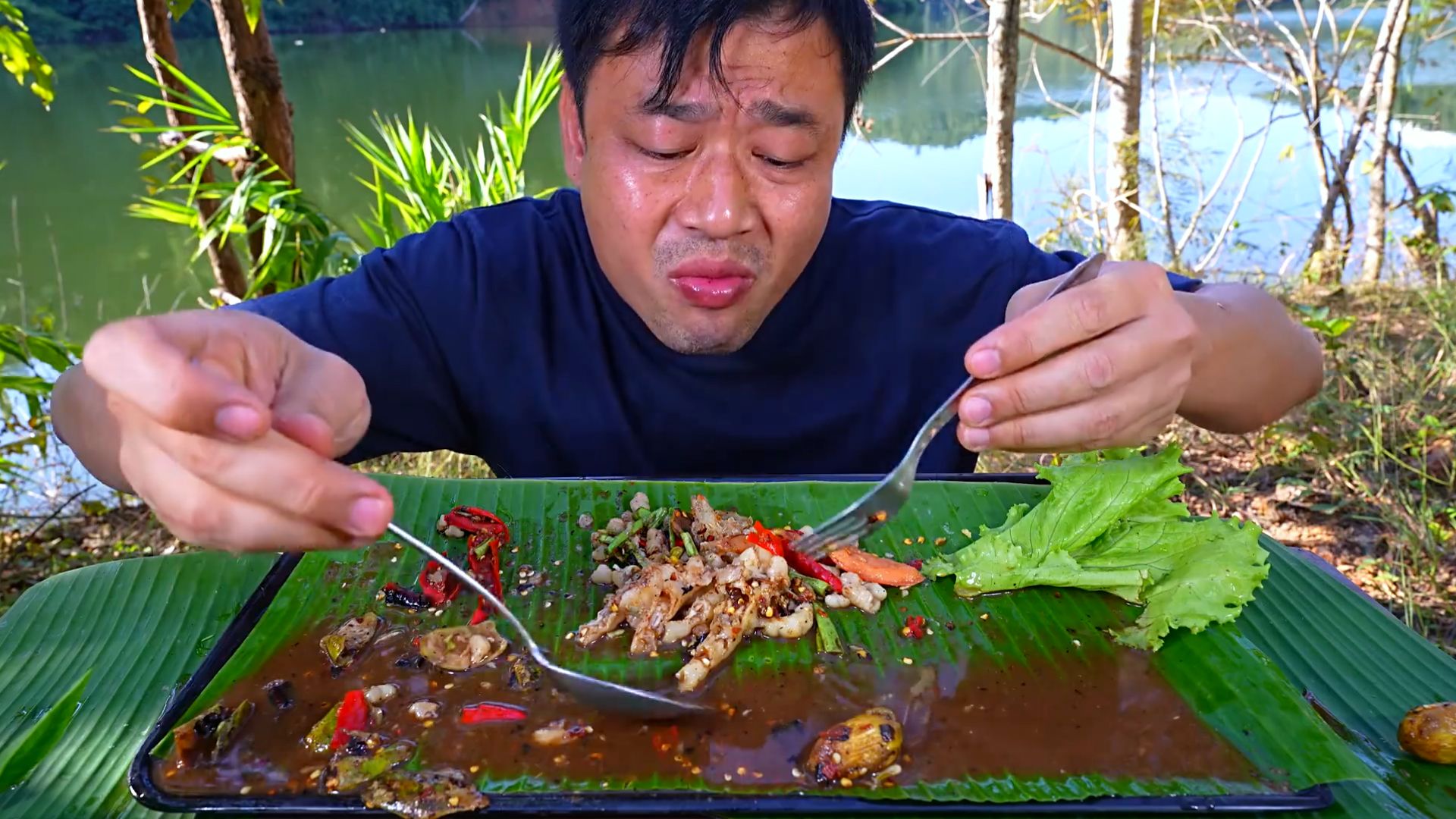 这期叔吃的很满意 辣的刚刚好 中字幕 泰国大叔