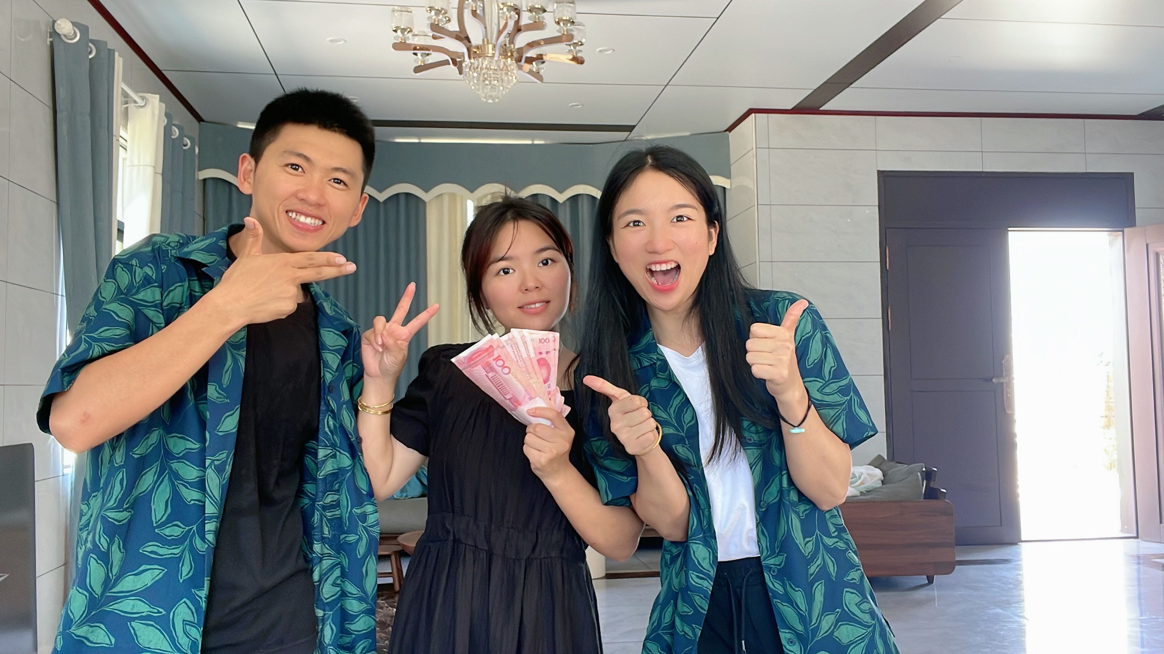 小姑子是个富婆,花1000块钱点阿旺村花跳舞,看完太值了