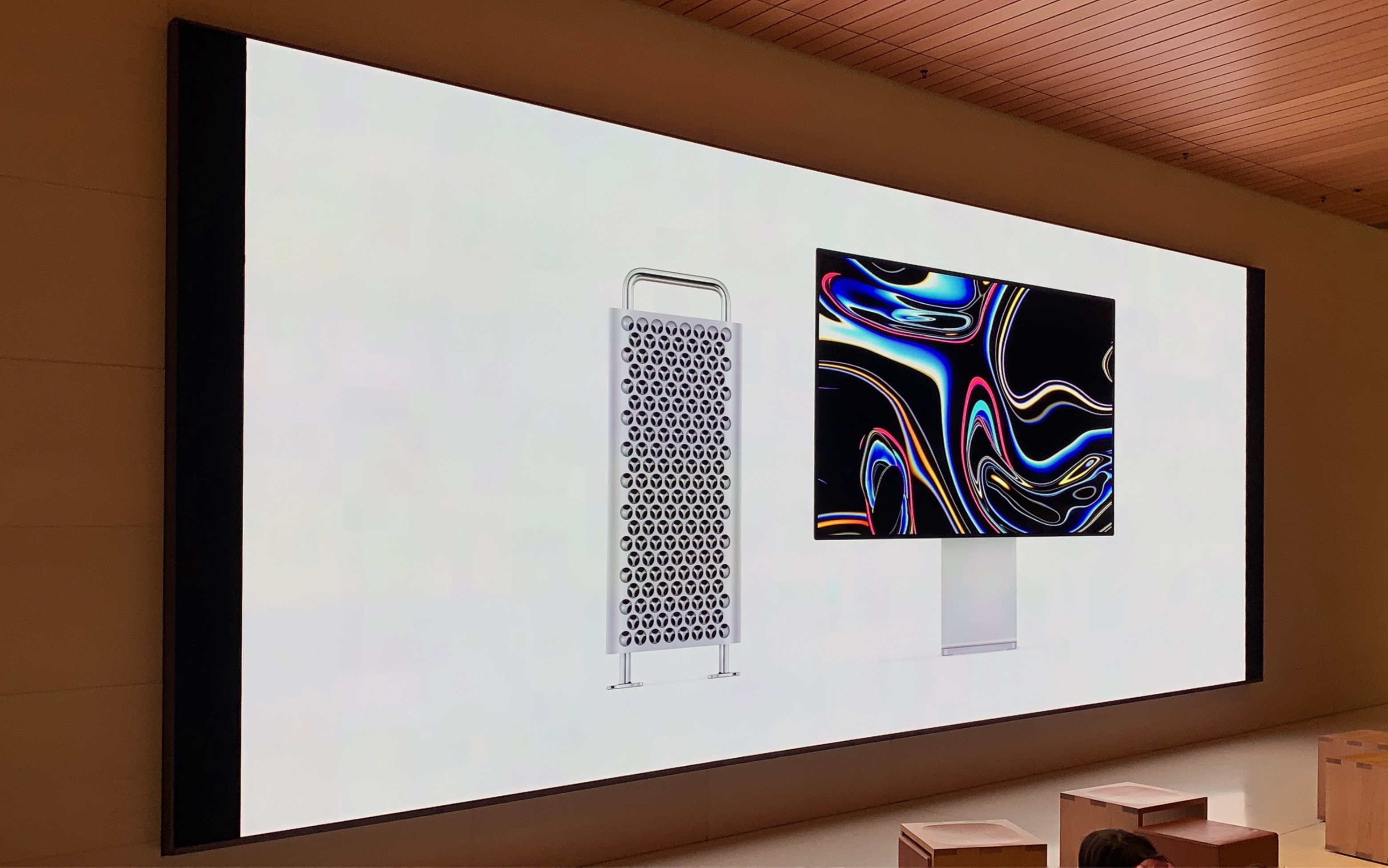 Apple University Village  Mac Pro & Pro Display XDR Video Wall 宣传视频哔哩哔哩bilibili