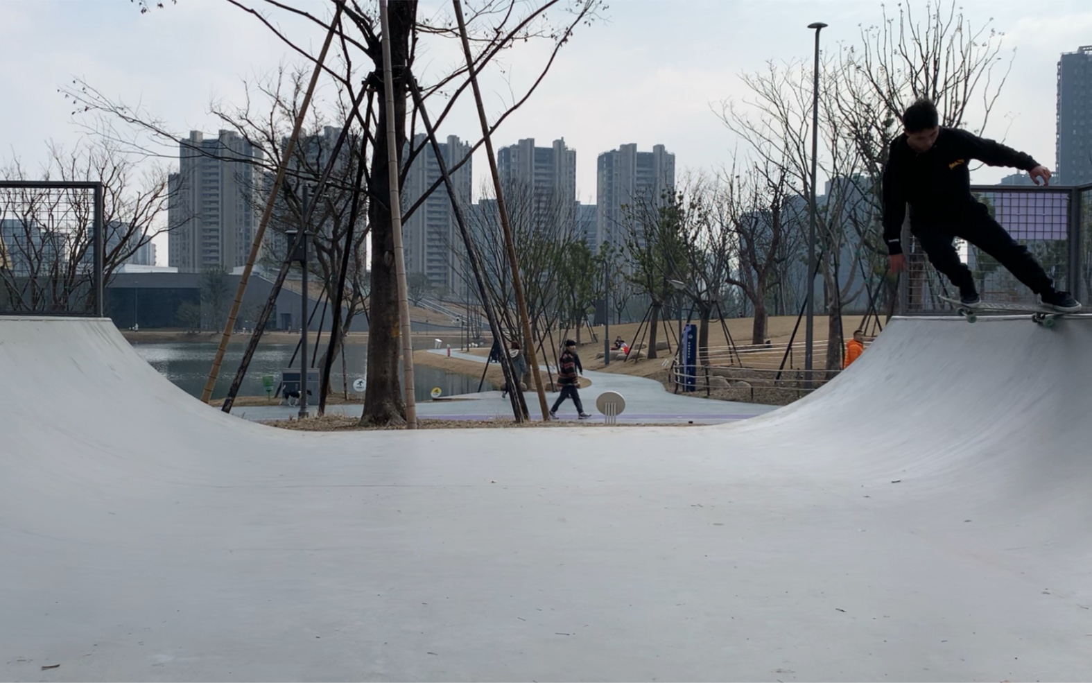 亚运滑板公园图片