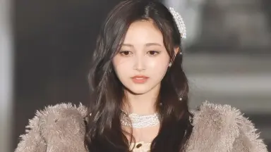 井上和 井上和：講談社「TRIANGLE magazine」創刊号グラビア、オフ