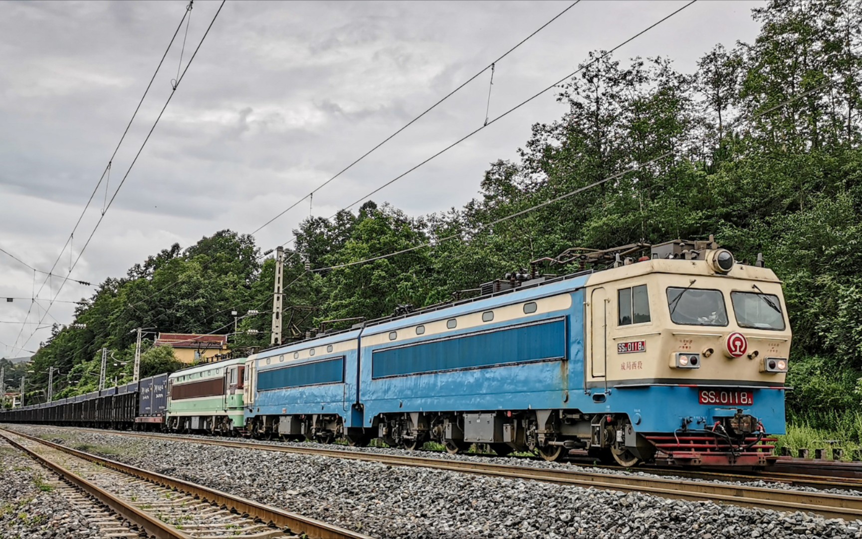 成局西段早期版本ss4 0118 ss3 4506 牵引货列出乐武站