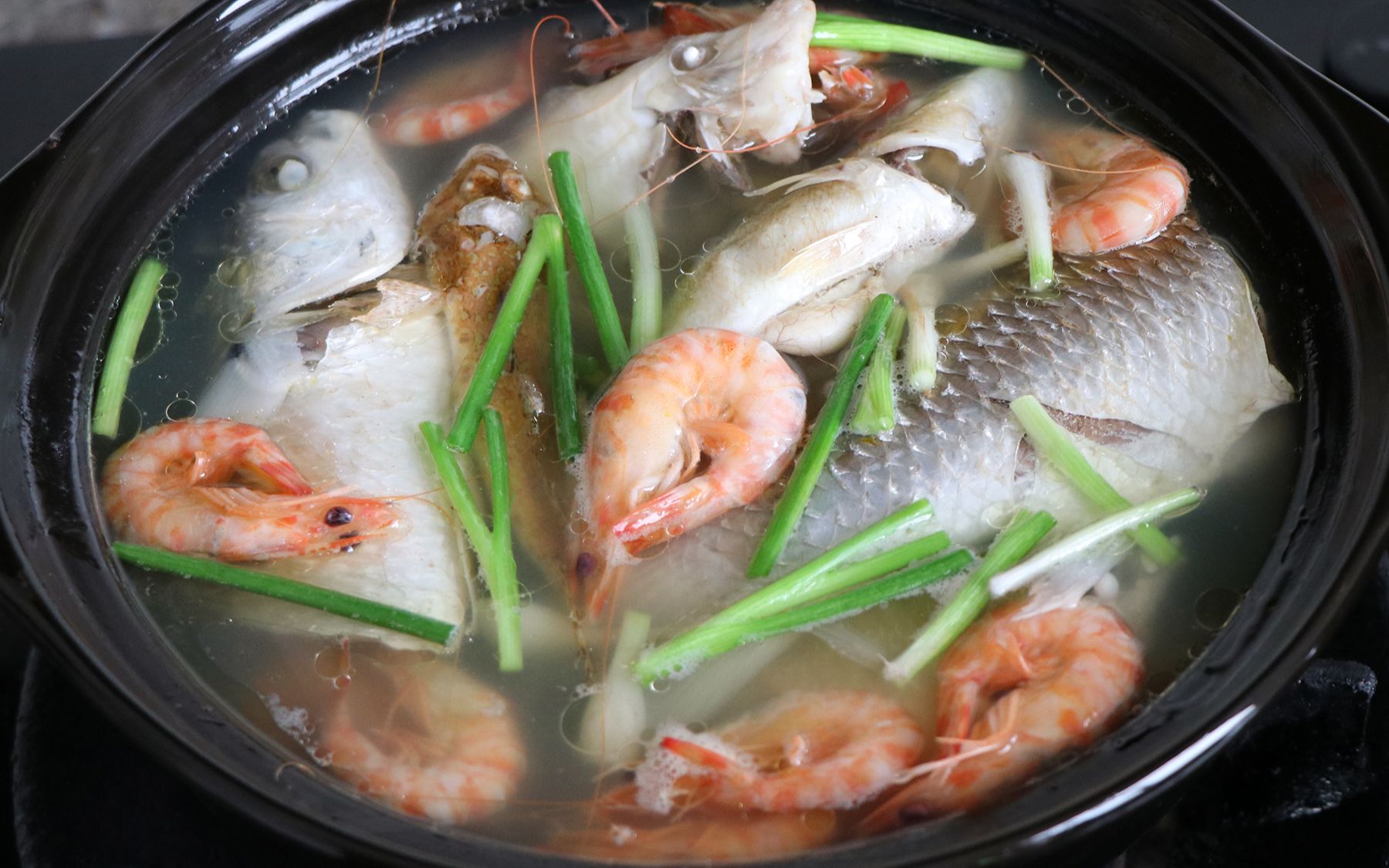 活动  广西北海特色杂鱼煲的做法,汤清肉嫩,味道鲜甜,这种吃法太爽了