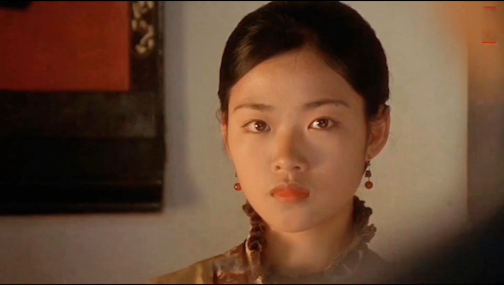 庭院里的女人