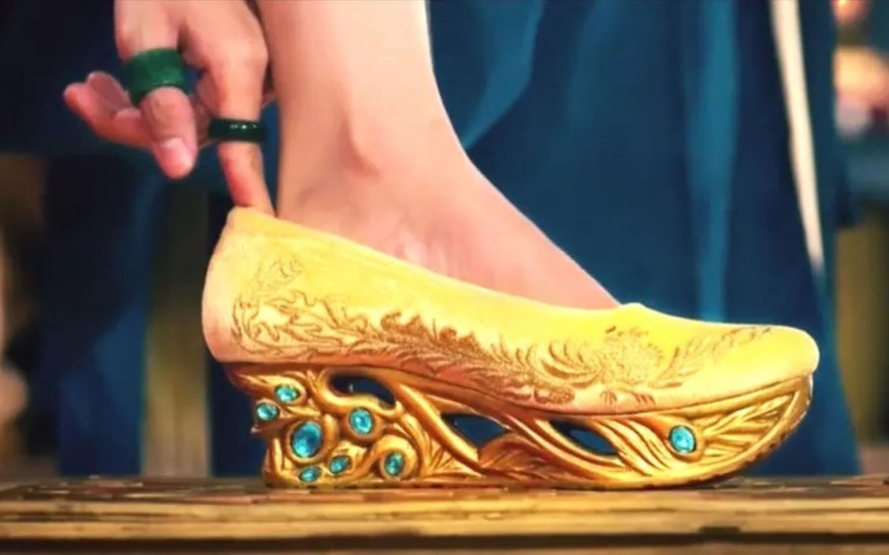 太子用黄金鞋子选王妃,只要能穿上它,就能够成为太子妃