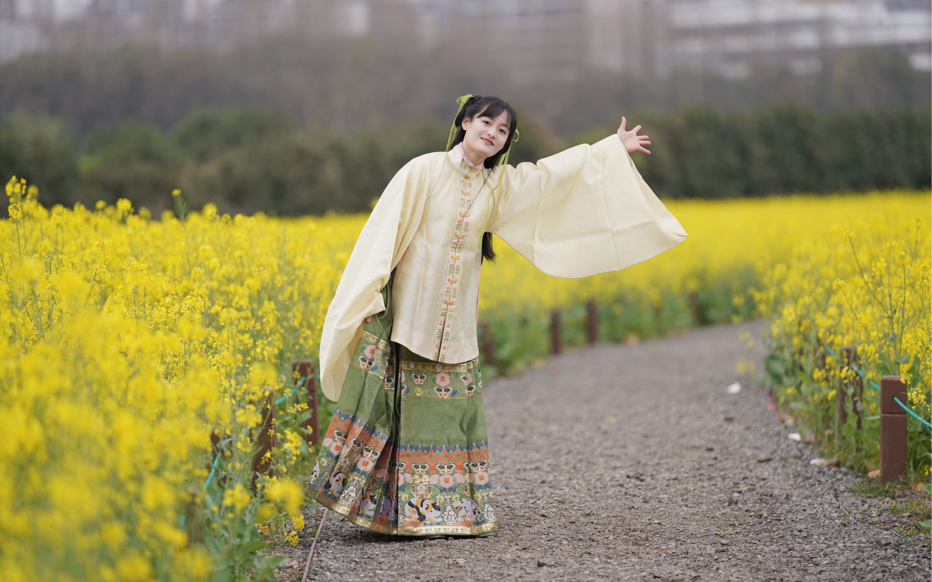 我是油菜花～～汉服穿搭