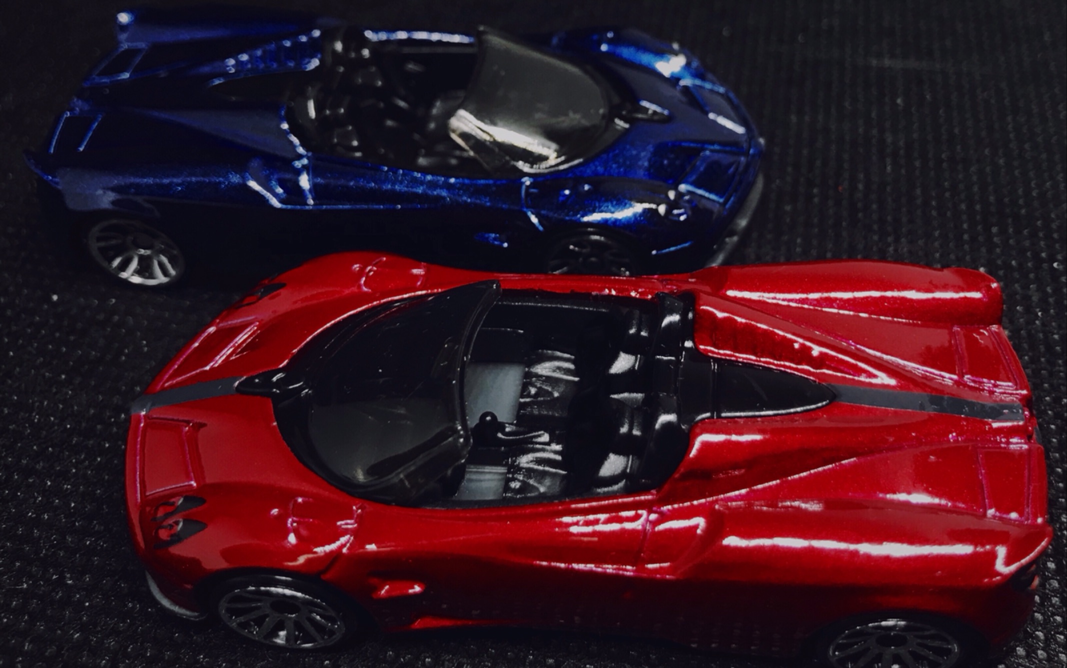 风火轮两款帕加尼huayra硬顶敞篷测评