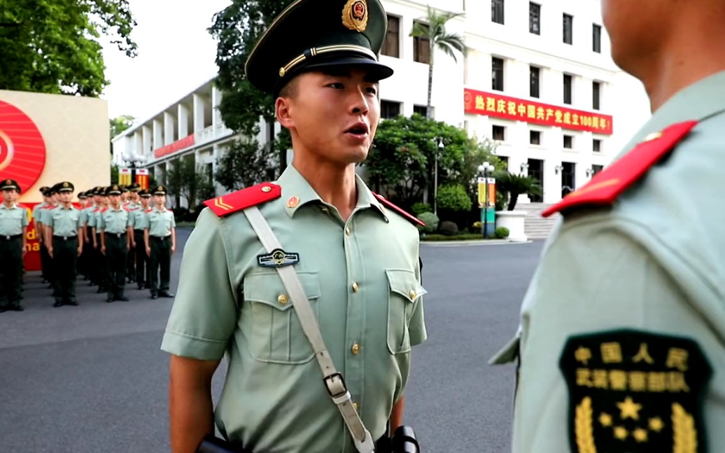 [图]老兵 你已完成军旅最后一班岗！“钢枪交给我，你放心！”（周杰、江晓龙）