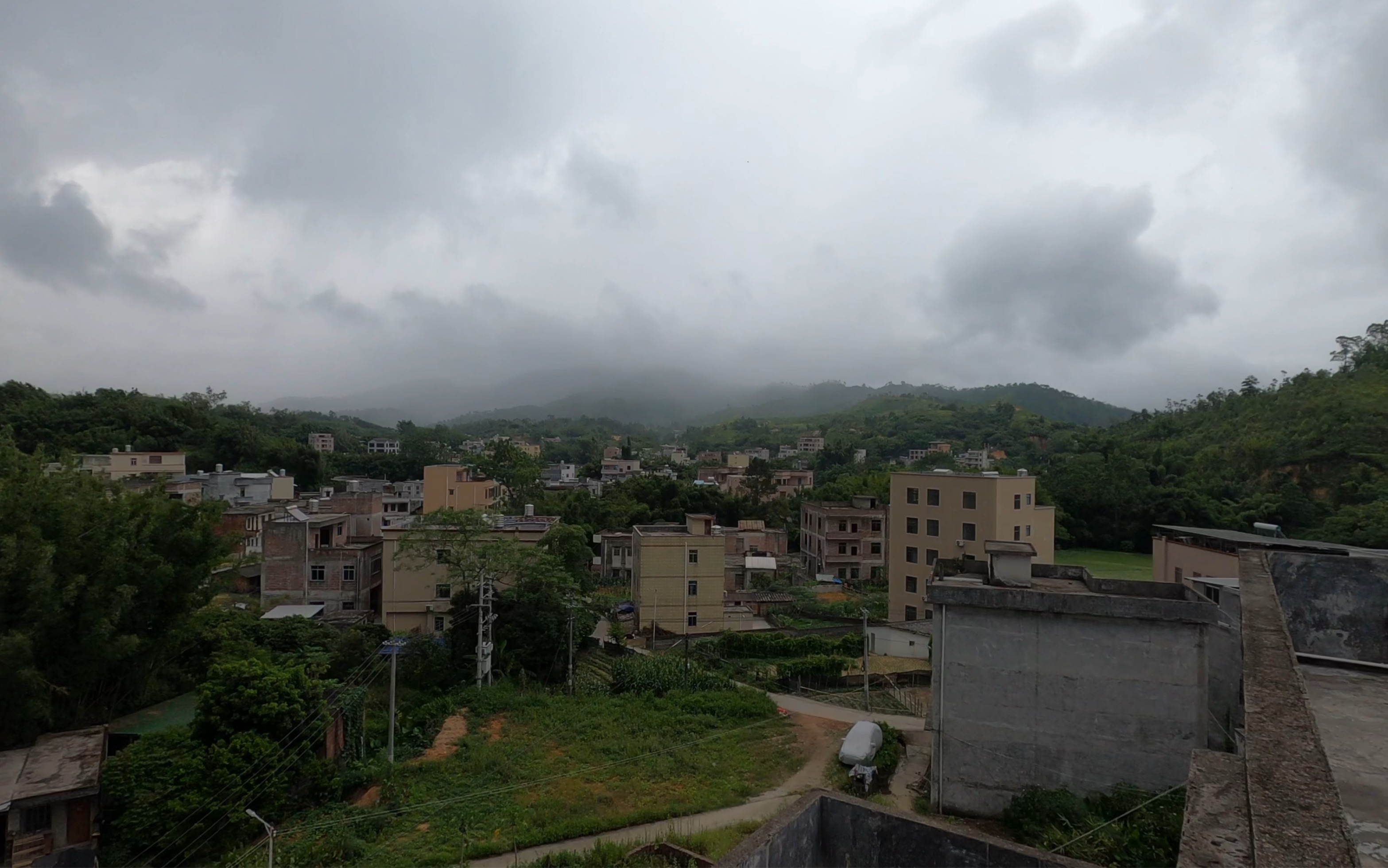 老哥终于逃回农村了,外面打螺丝太内卷,唯有过乡村田园生活最真实