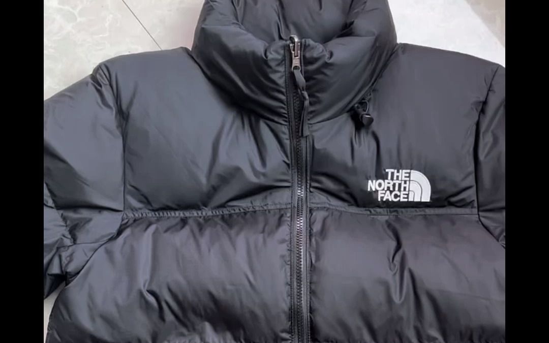 北面羽绒服经典黑色 细节做工讲解