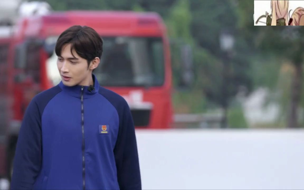 一往无前的蓝花絮:齐步走后遗症→张彬彬忘记如何正常走路?