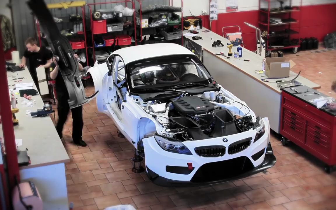 bmw z4 gt3 - car assembly hd time lapse