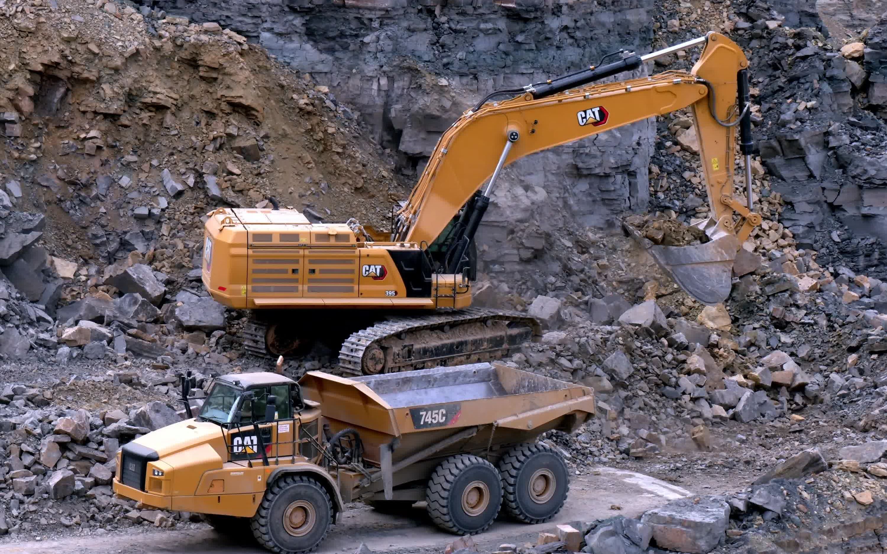 4k cat 395挖掘机和745c卡车