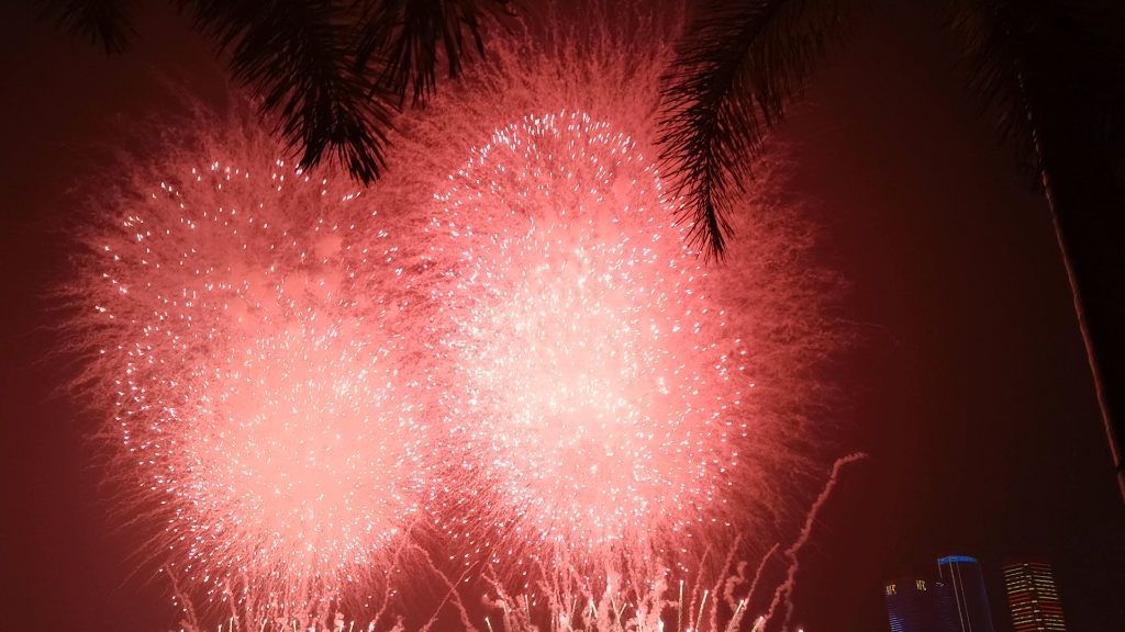 闪电,乌云,烟花